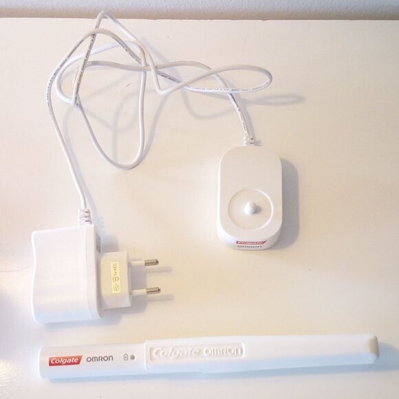Colgate Omron Electric Travel Toothbrush with Type C Charger for EU - Picture 2 of 3